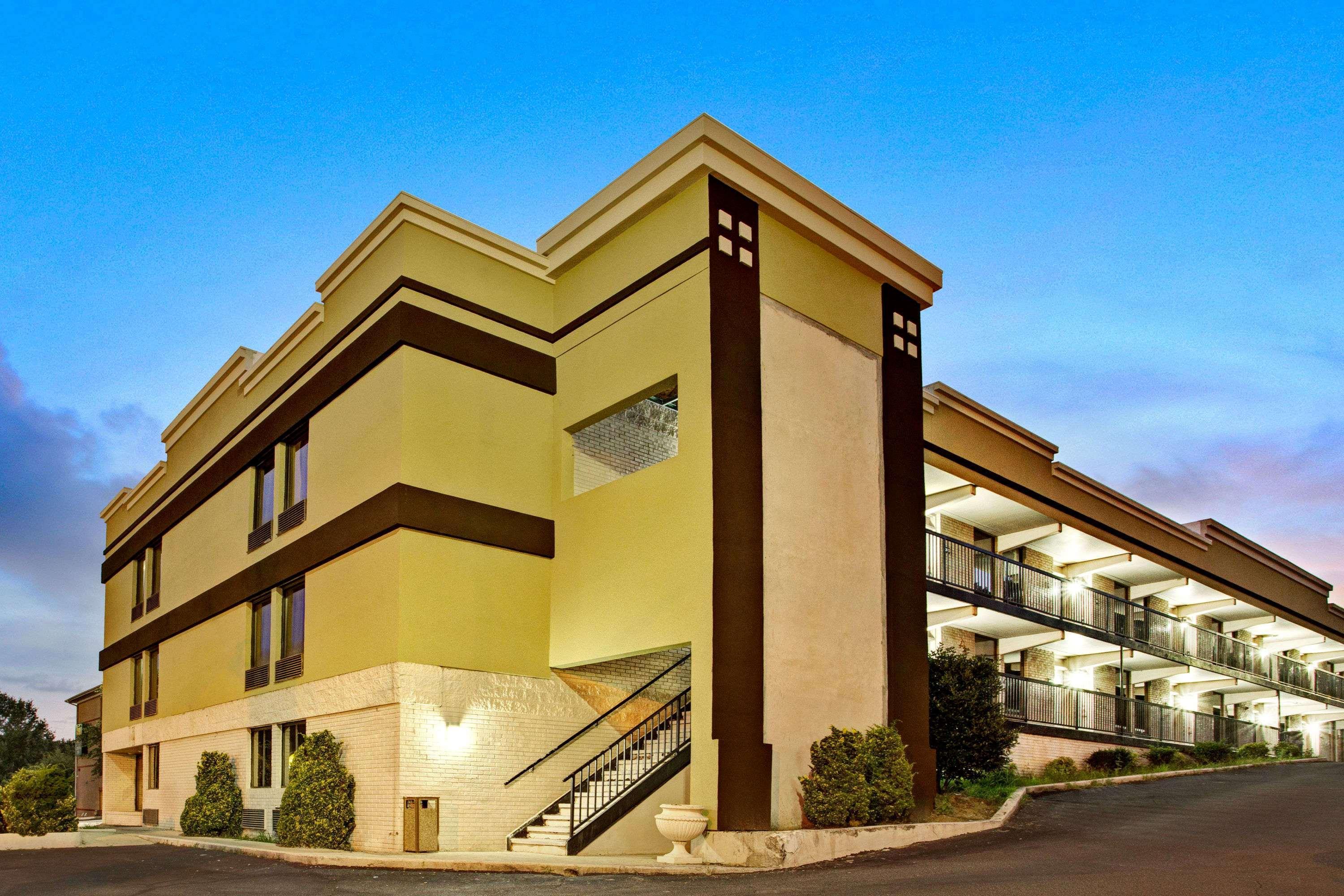Super 8 Downtown Raleigh Exterior foto